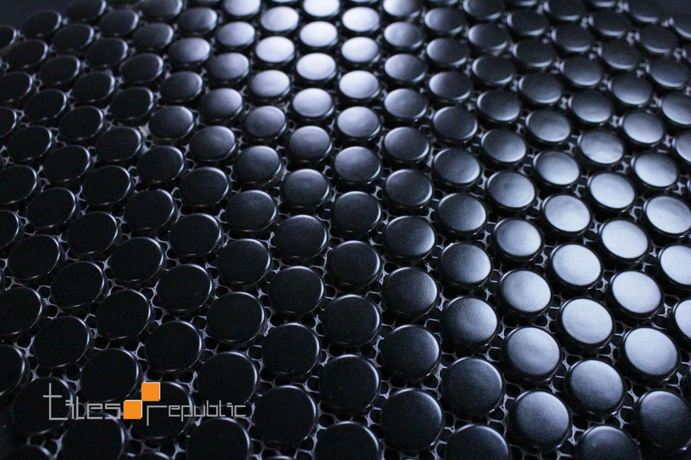 Penny Round Mosaic Black 315x294 Matt