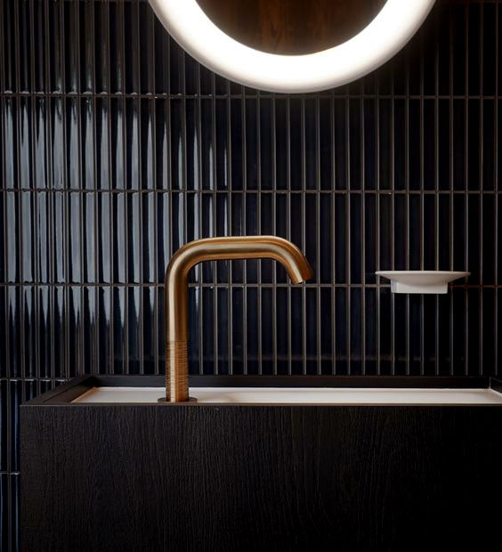 Black Gloss Kit Kat 296x300 (Finger 22x145)