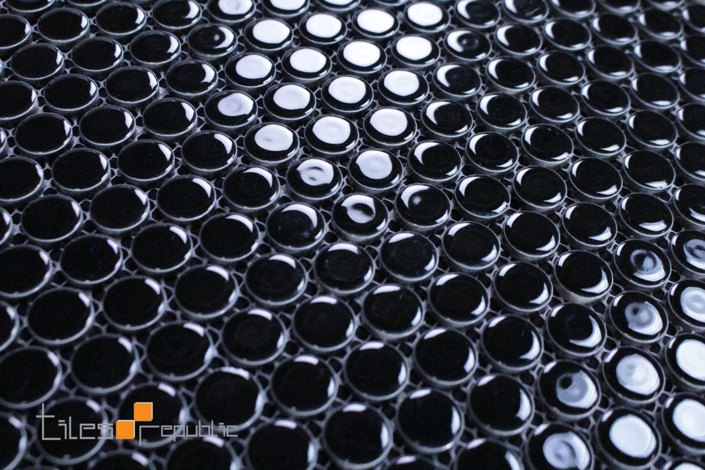 Penny Round Mosaic Black 315x294 Gloss
