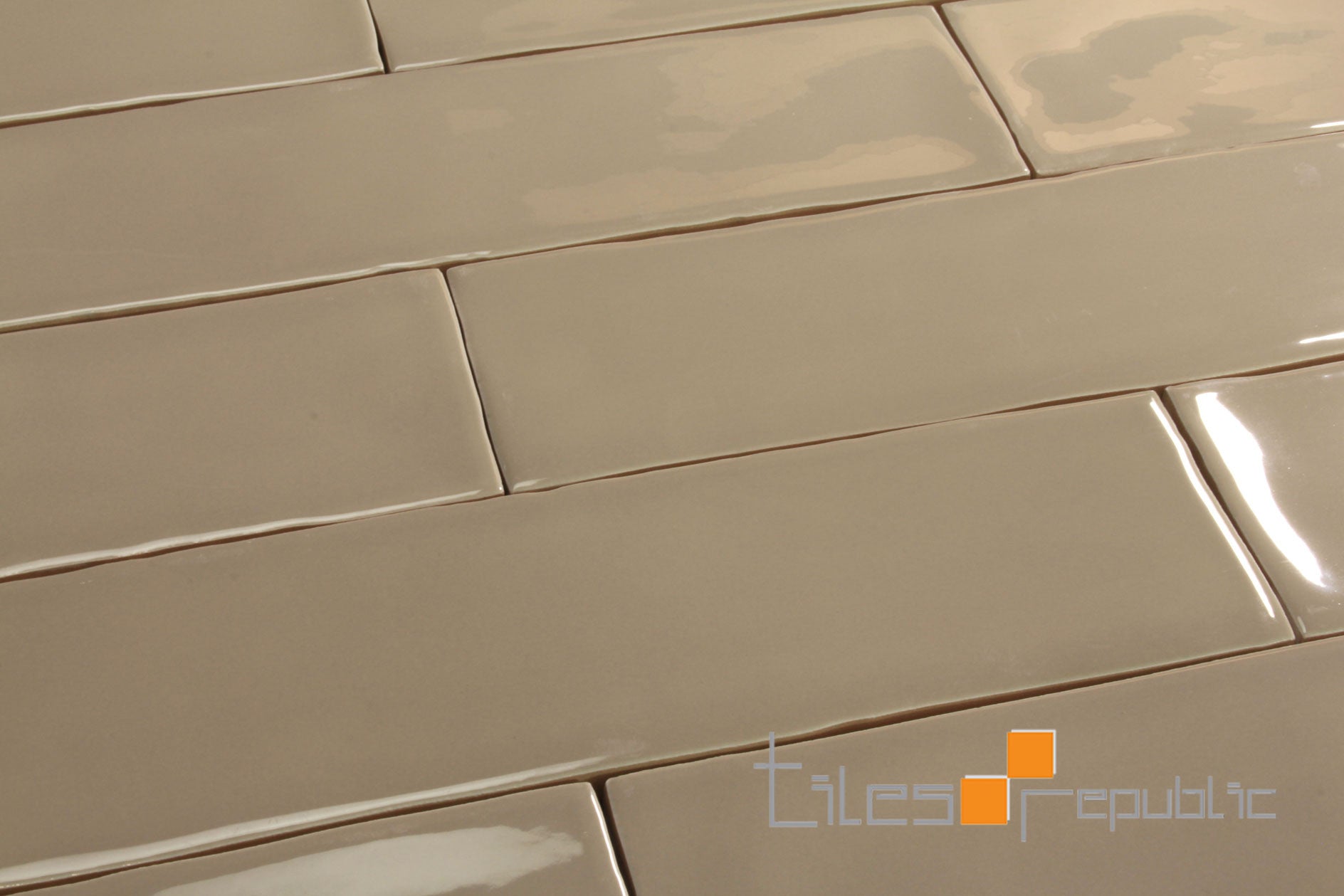 Mano Latte Gloss Handmade-Look 75x300 Subway Wall