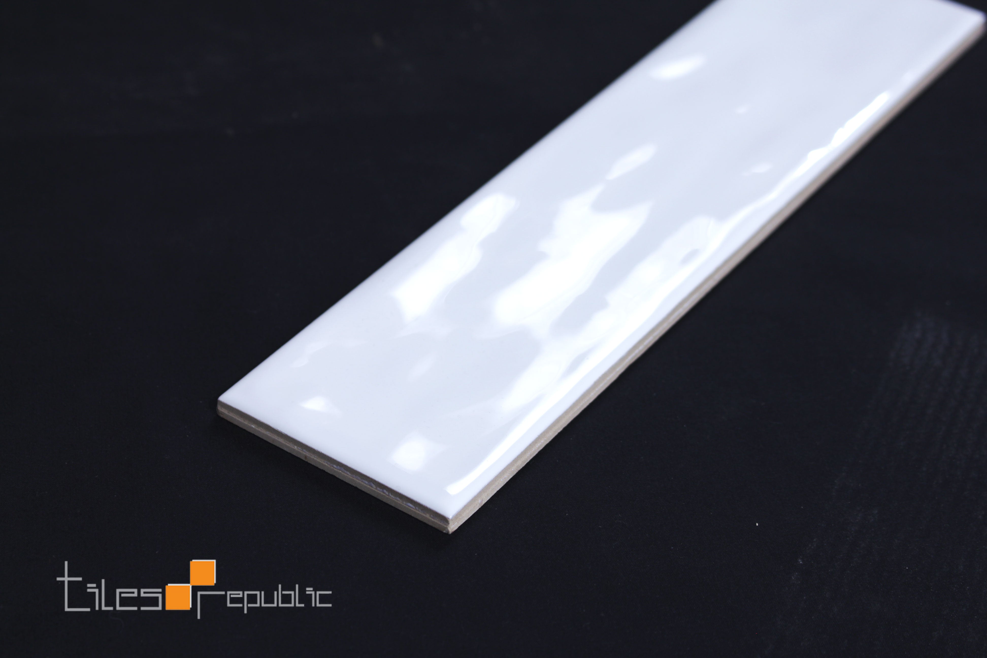 Mano White Gloss Handmade-Look 75x300 Subway Wall