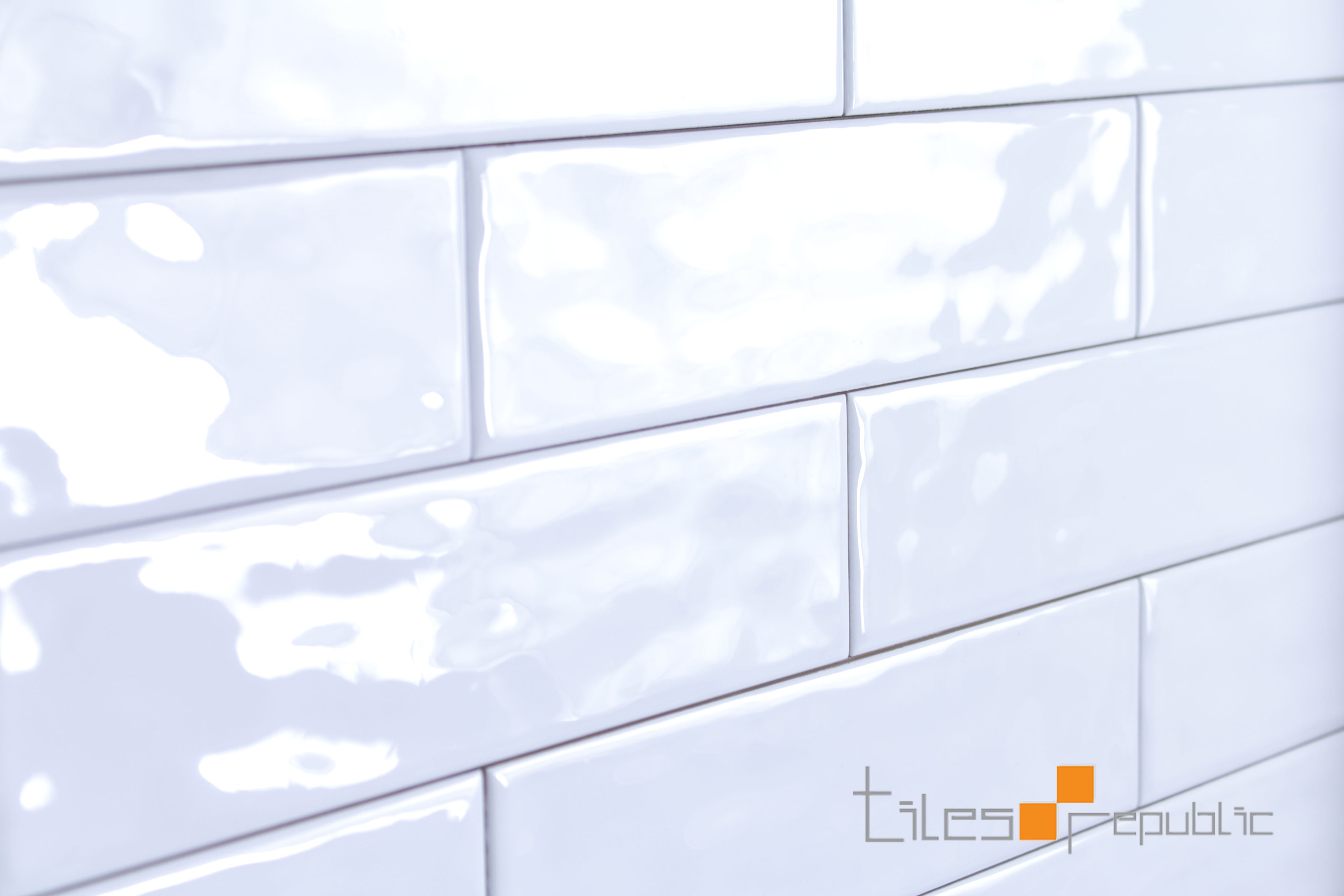 Mano White Gloss Handmade-Look 75x300 Subway Wall